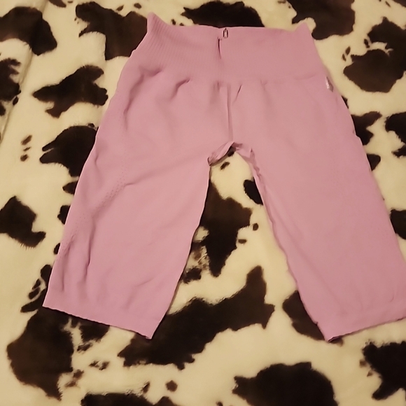 Free People FREE PEOPLE MOVEMENT Good Karma Bike Shorts in Pink size XL - Picture 1 of 2